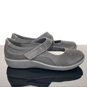 New CLARKS Women's Sillian Flat, Size -9